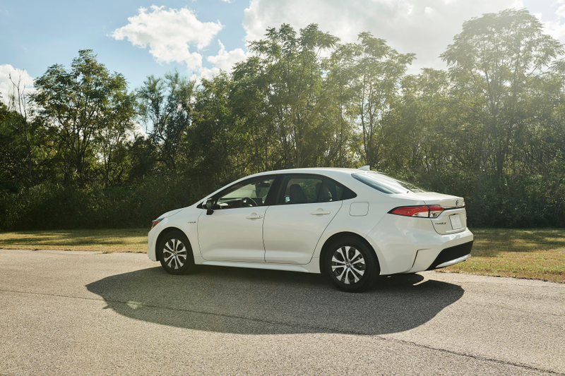 Illustration for article titled 2020 Toyota Corolla Hybrid Joins the Prius With an Expected 50 MPG